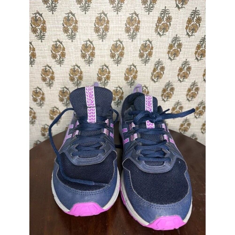 Women’s Asics - Picture 1 of 6